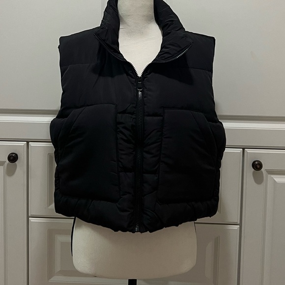 NWT Easel Cropped Puffer Vest Size M - Picture 5 of 13